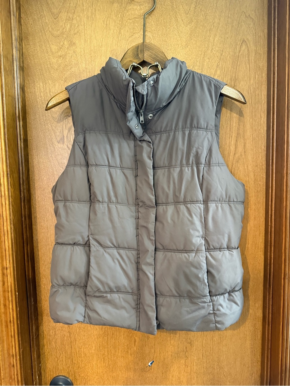 GAP Puffer Vest in Cloud Gray
